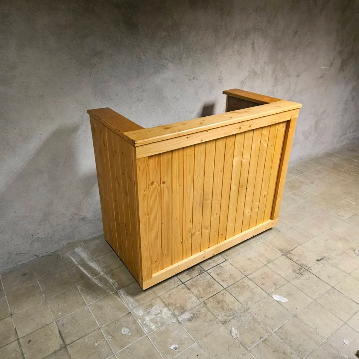 Bar/reception counter - Image 1