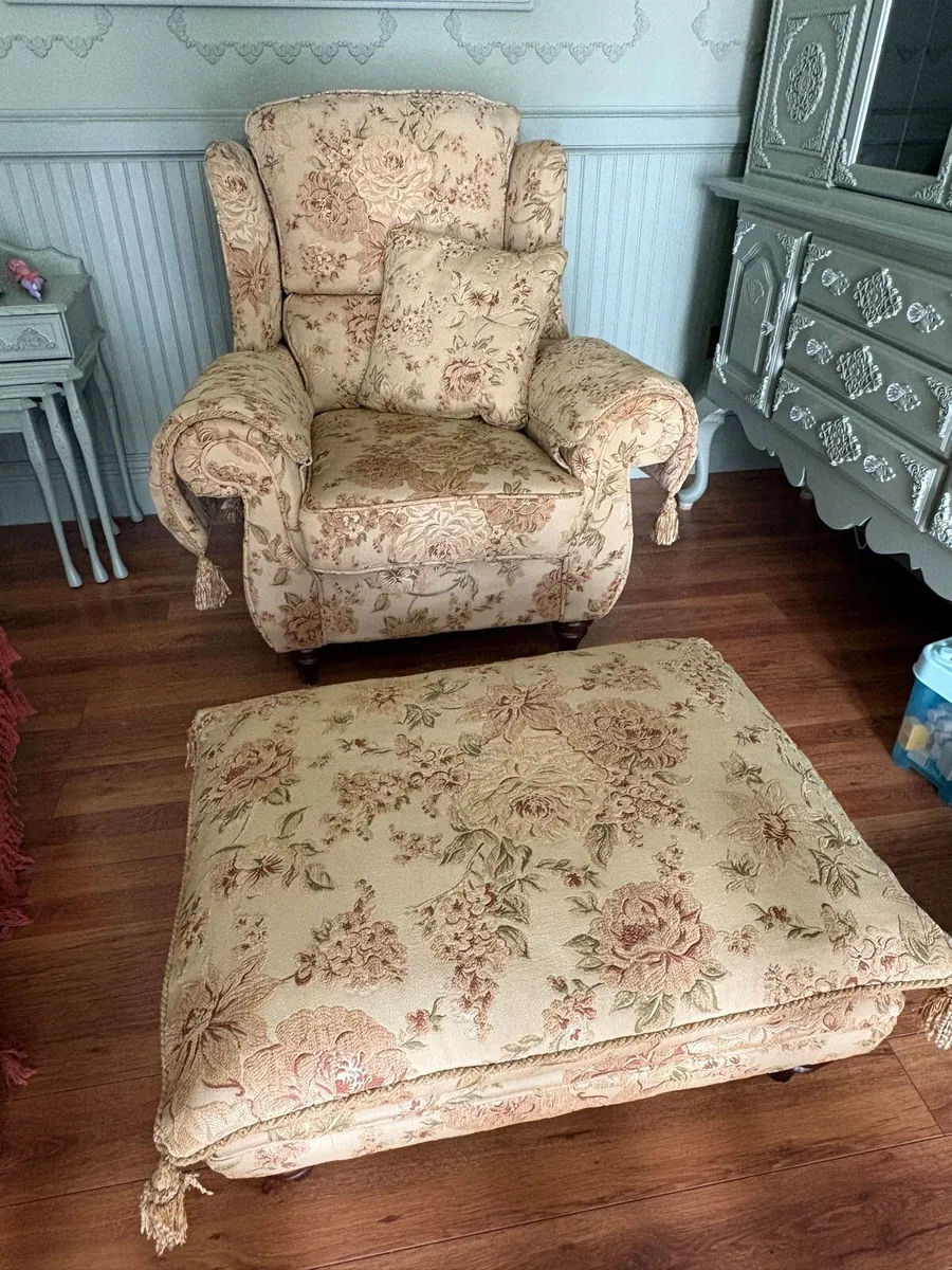 2 Finline greville armchairs and Footstools - Image 3