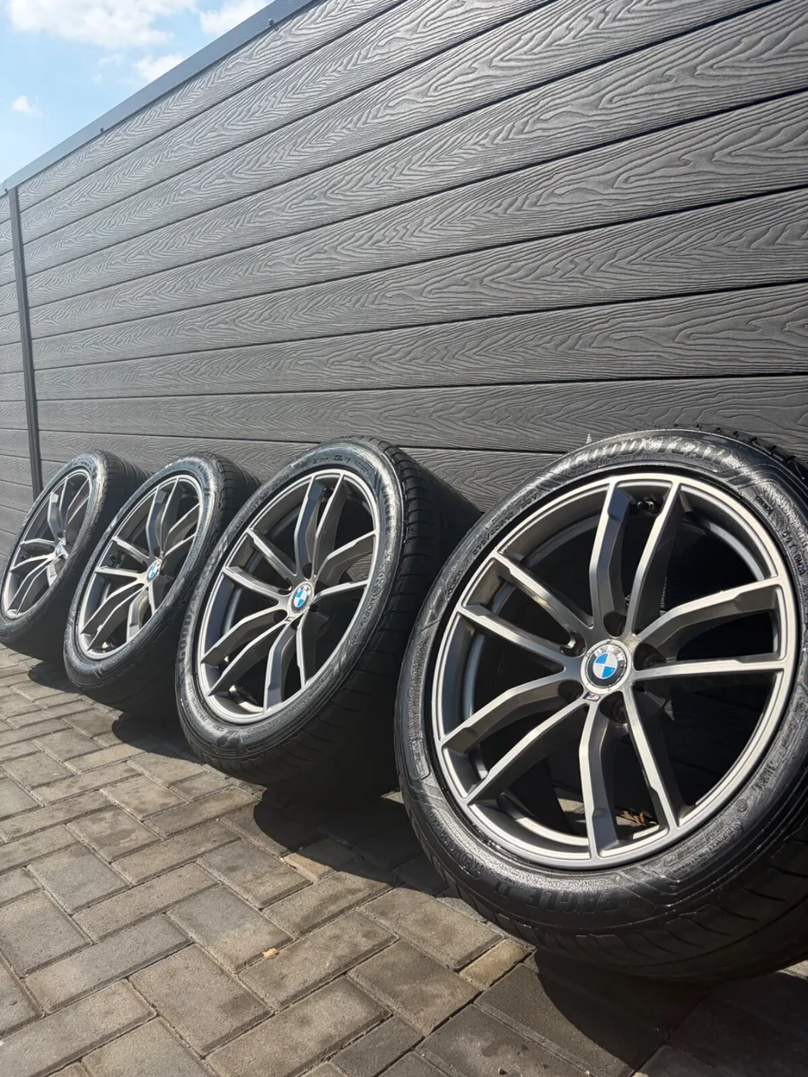 18” GENUINE BMW G30 3,5SERIES ALLOY WHEELS & TYRES - Image 1
