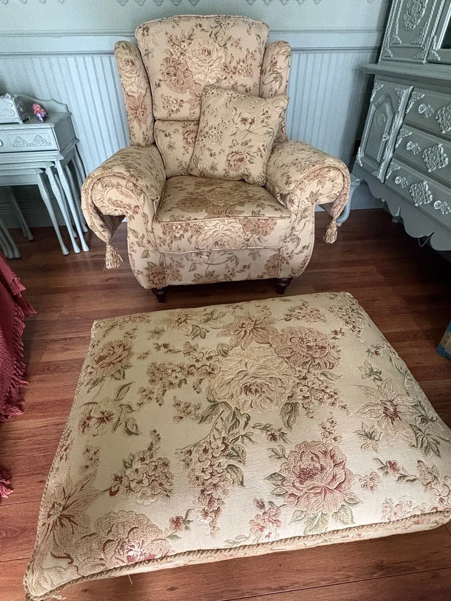 2 Finline greville armchairs and Footstools - Image 4