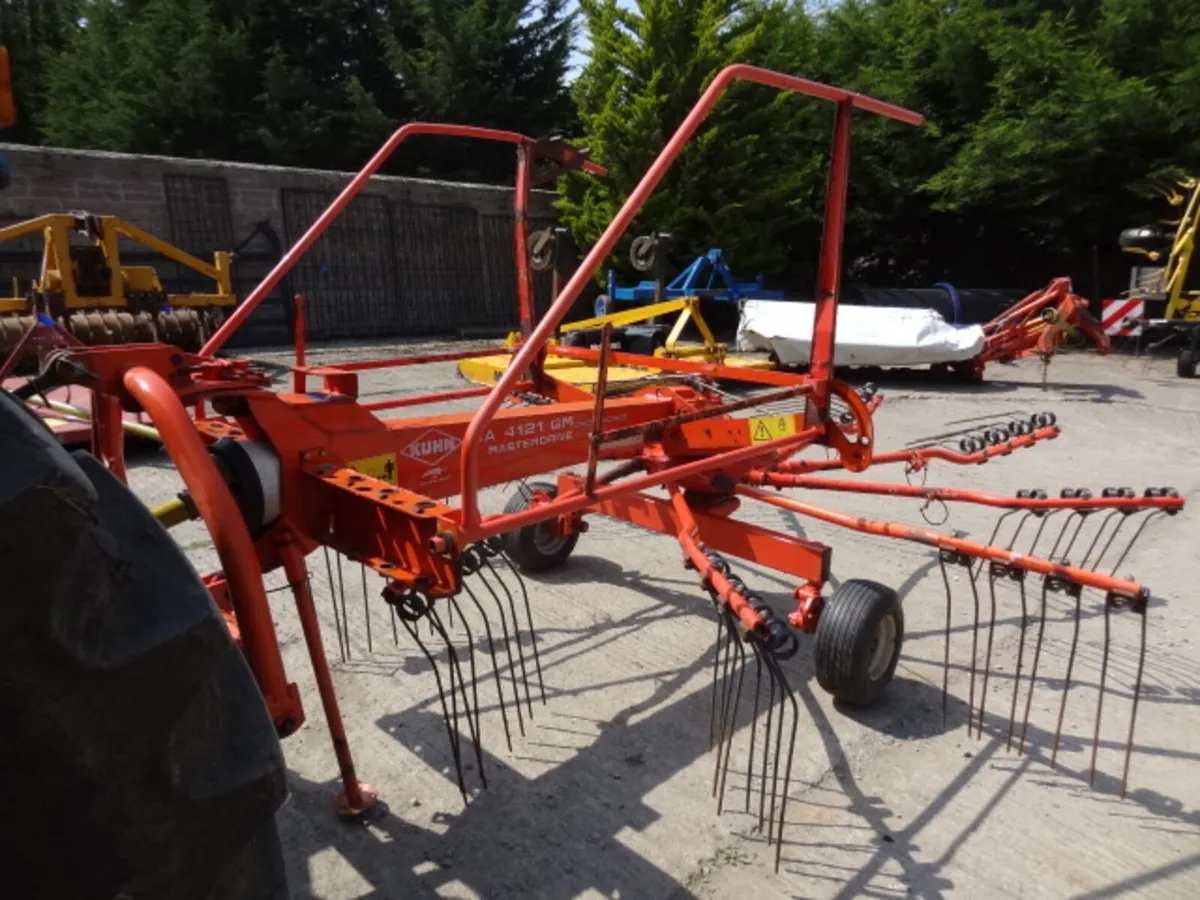 Kuhn GA4121 Masterdrive Single Rotor Rake - Image 1