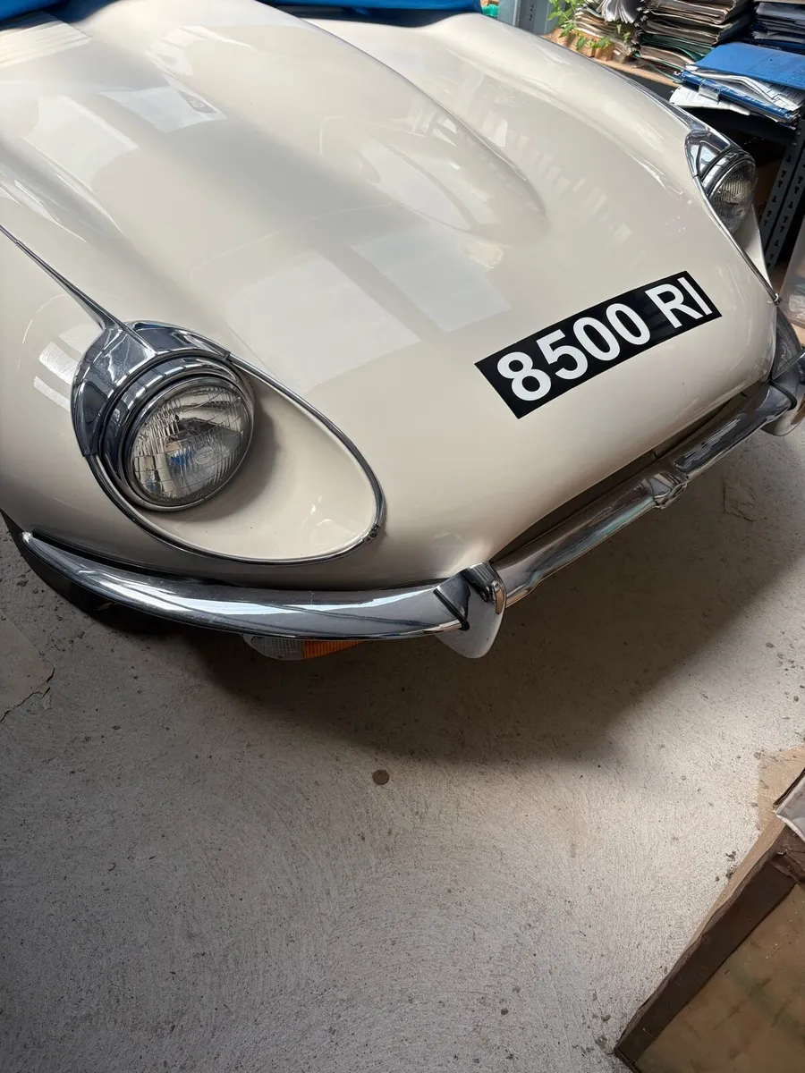 Vintage Car - Image 1