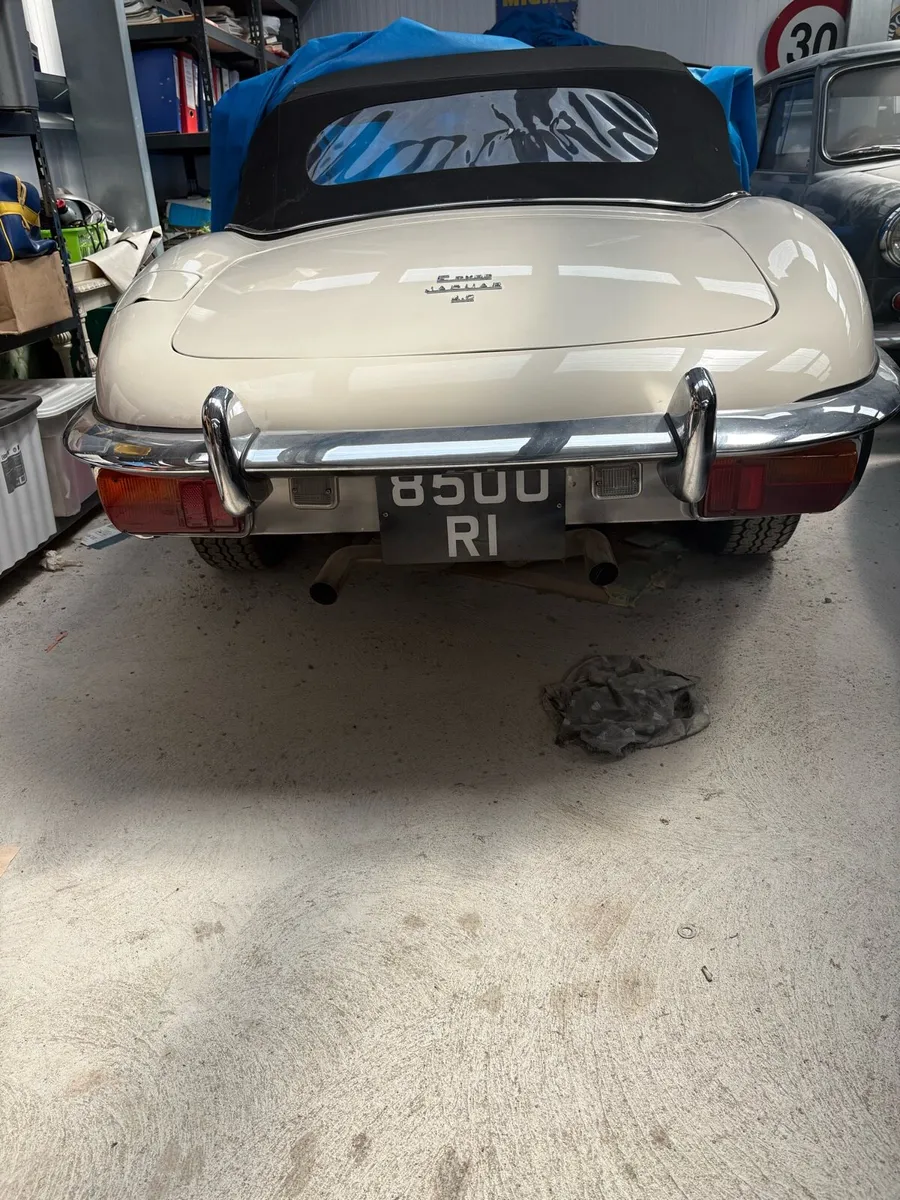 Vintage Car - Image 2