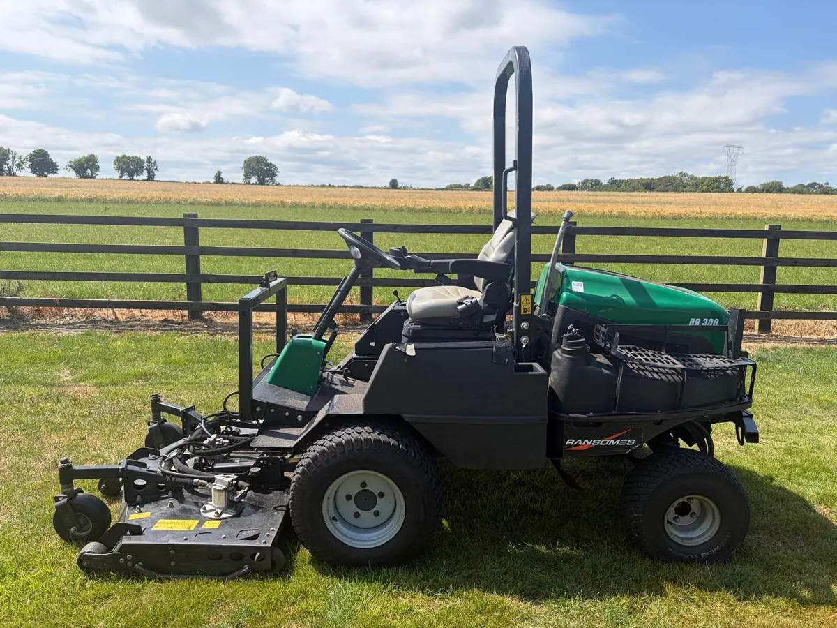 2018 Ransomes HR300 ride-on rotary mower - Image 2