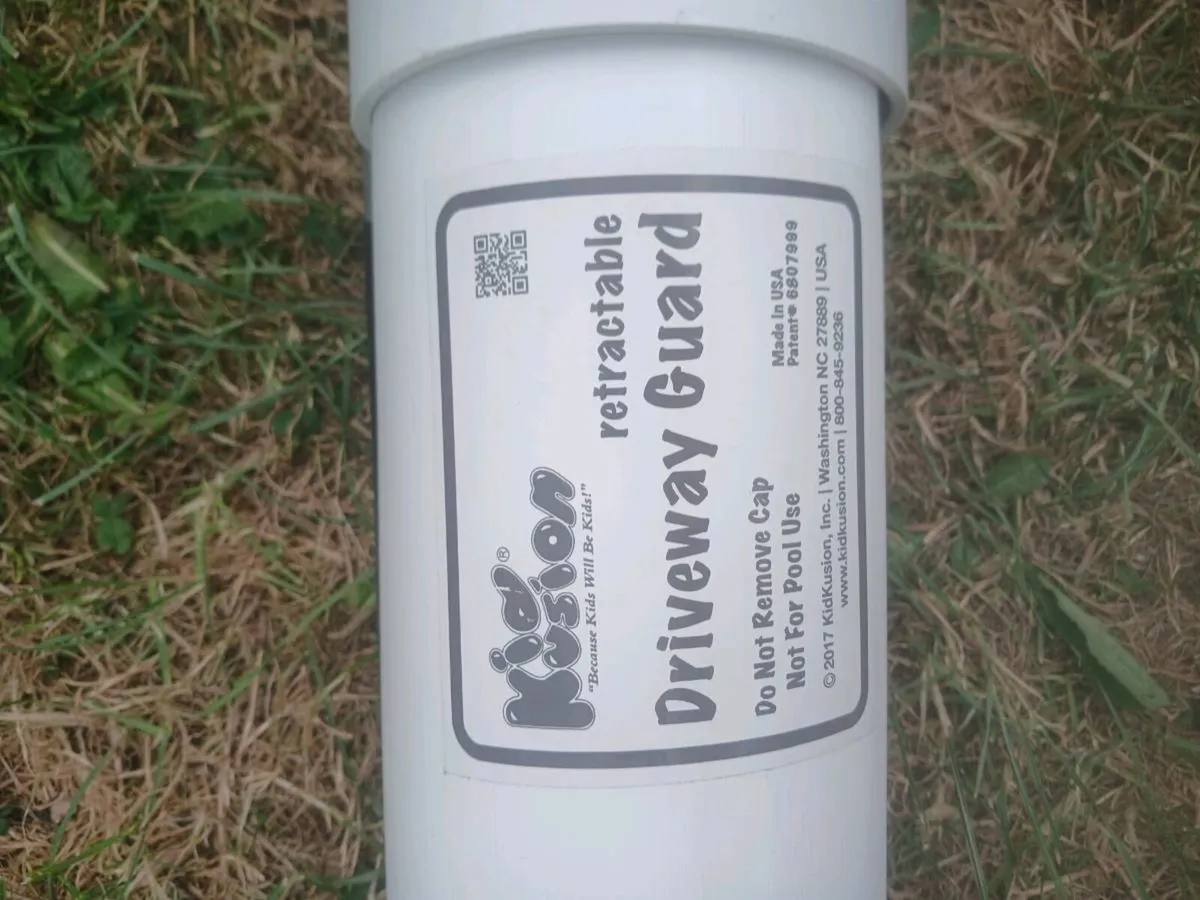 Retractable driveway guard - Image 2