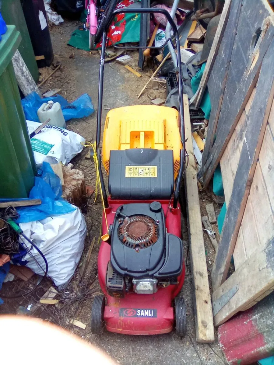 Lawnmower. For parts - Image 4