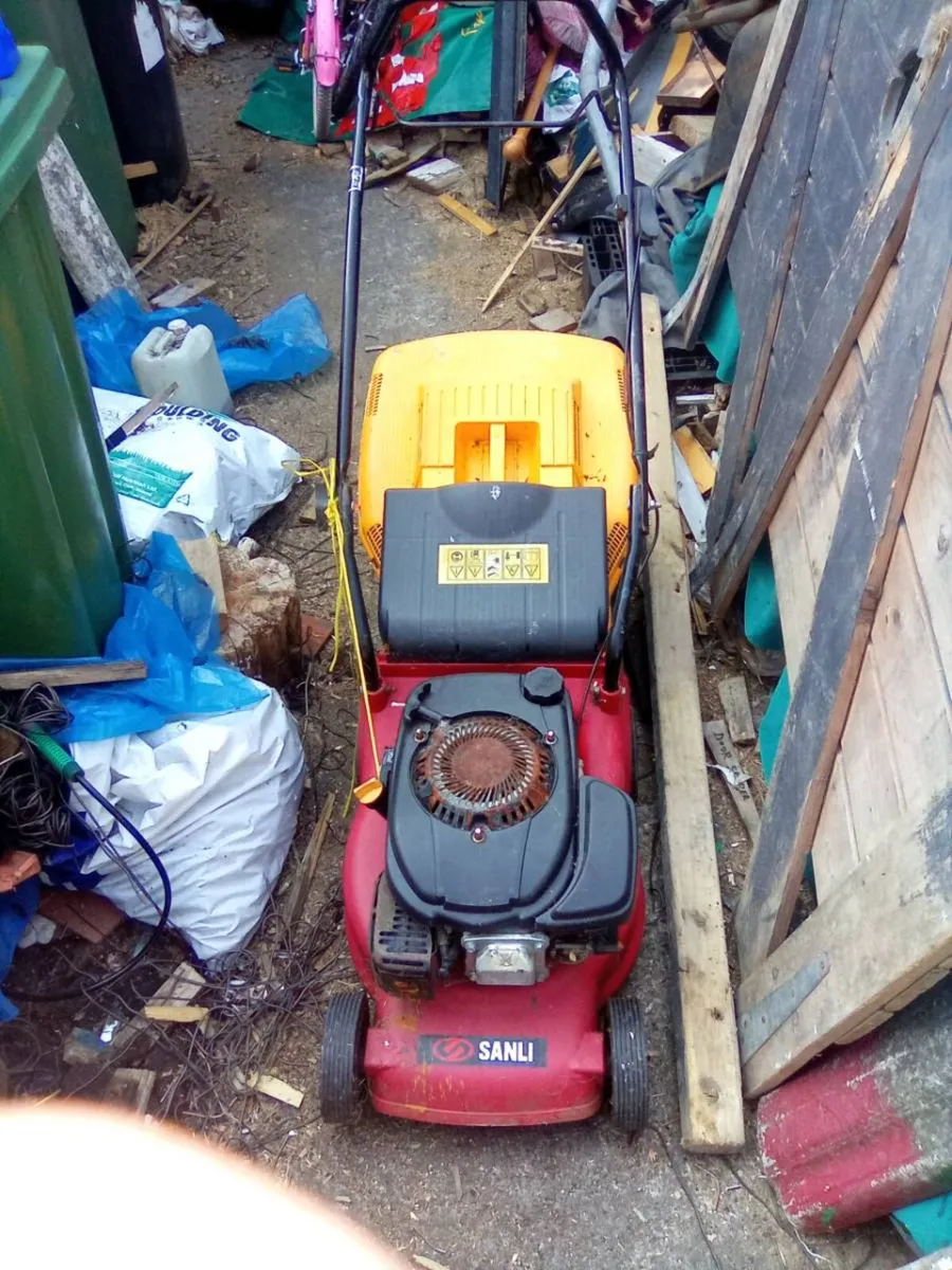 Lawnmower. For parts - Image 1