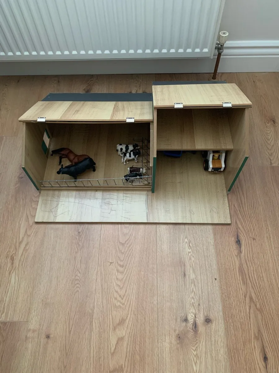 Large wooden toy farm - Image 2