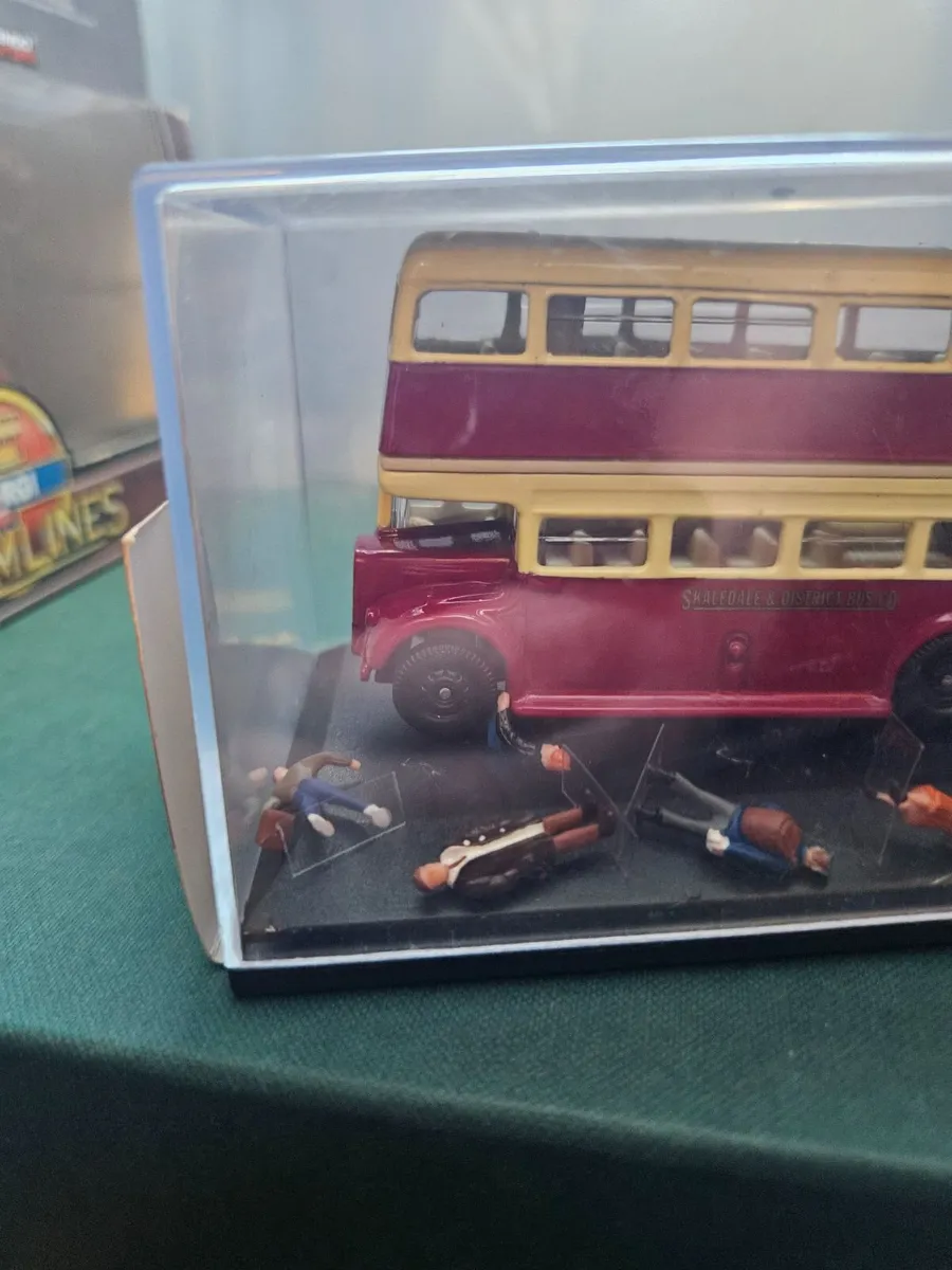 Corgi Bus and Passengers - Image 3