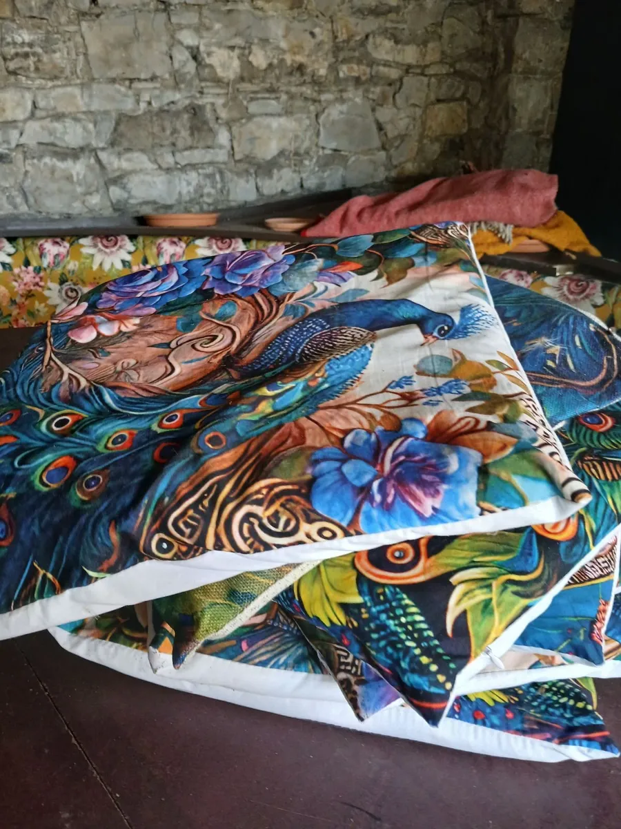 Cushions - Image 4
