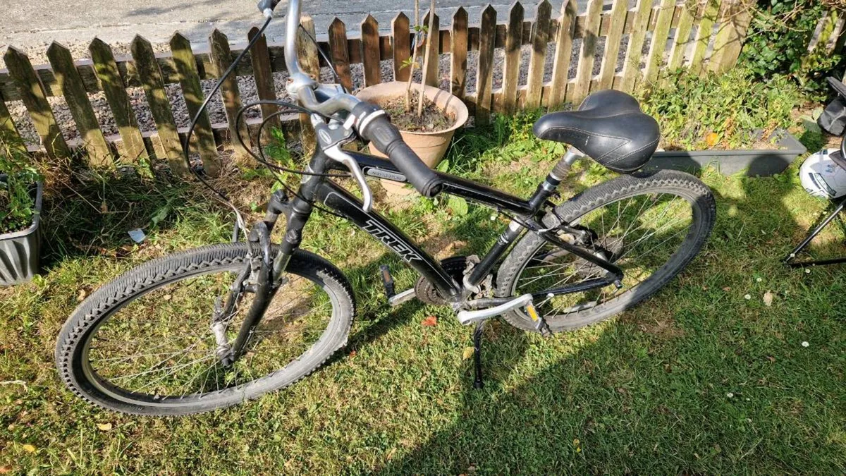 Trek Navigator 2.0 Bike - Image 2