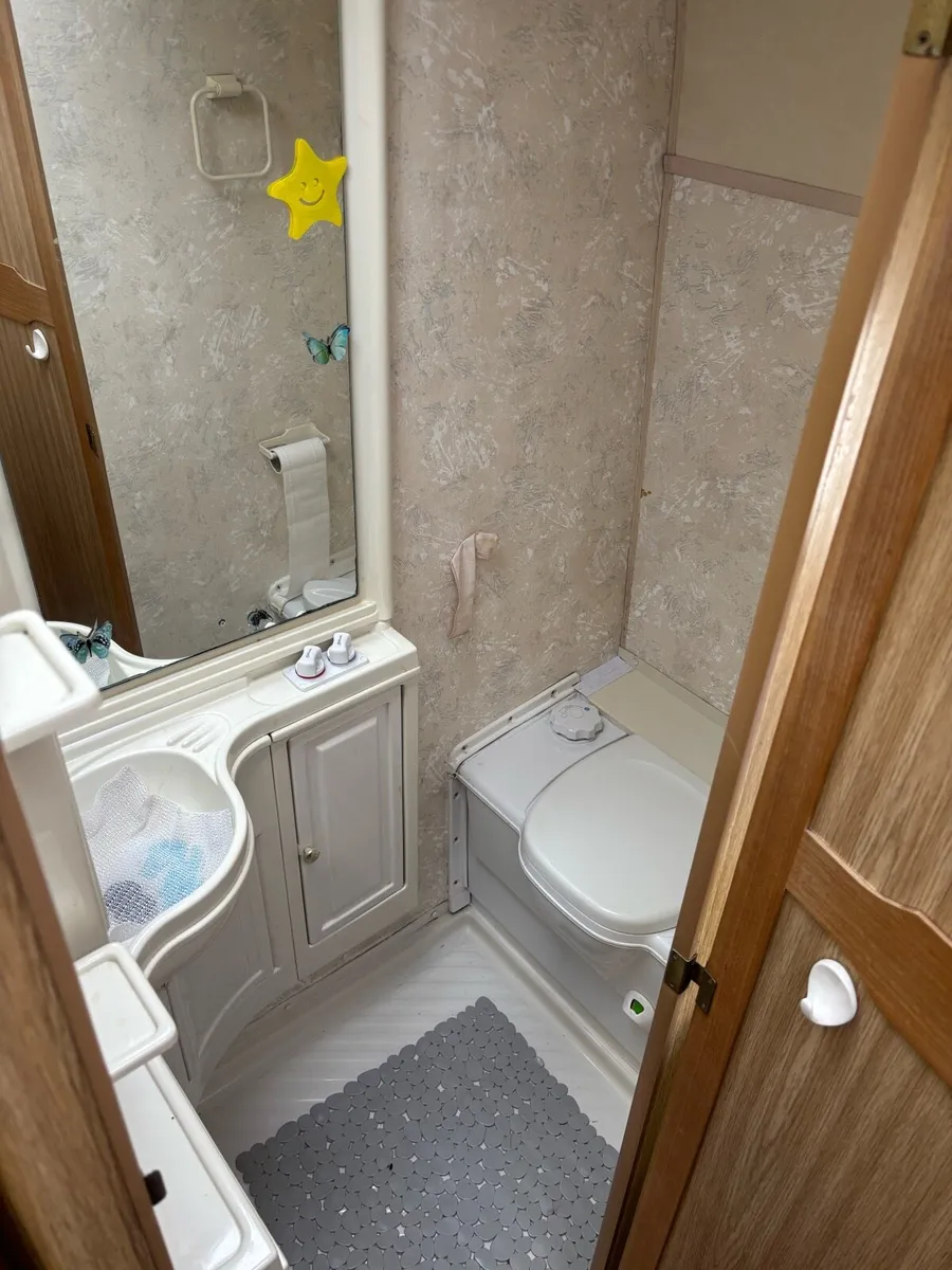 elddis Knightsbridge 2 berth + awning - Image 3