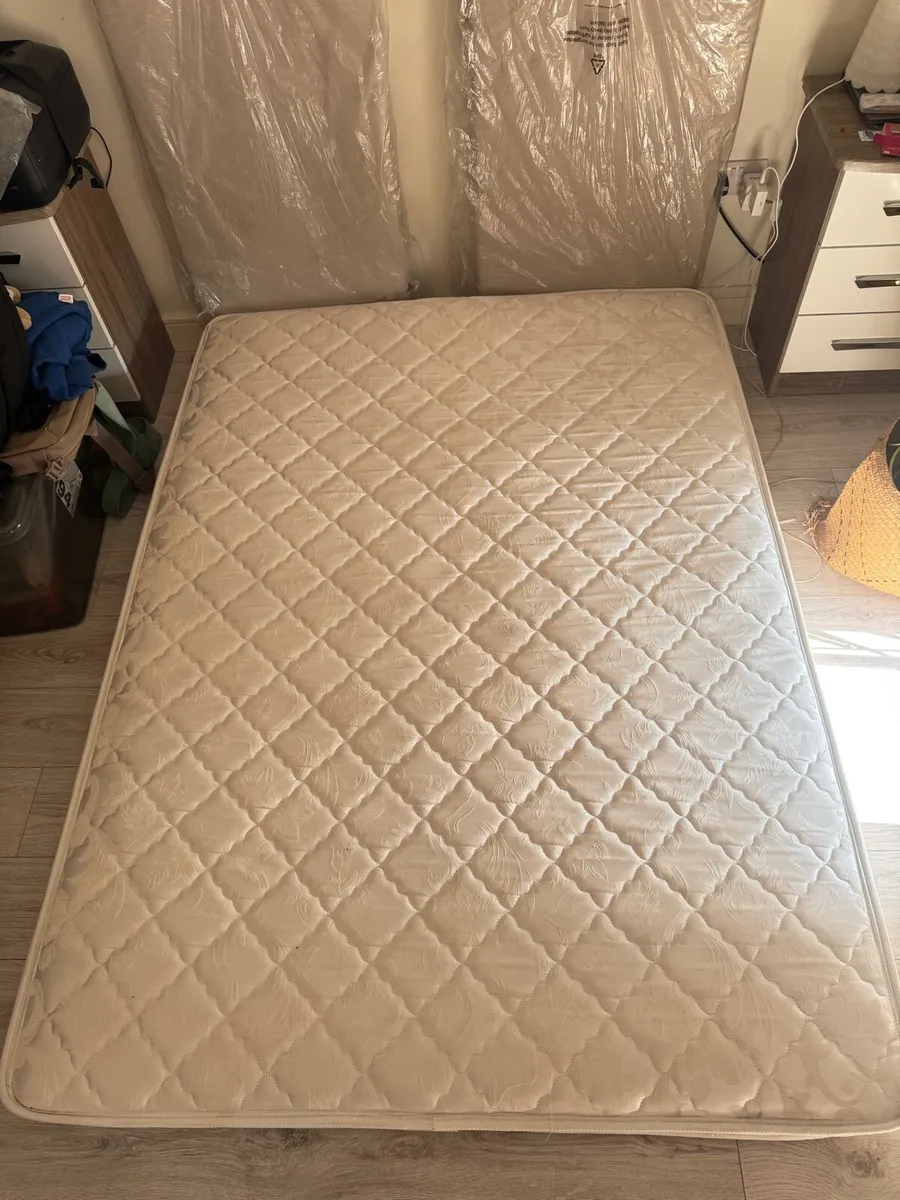 Double bed mattress - Image 2