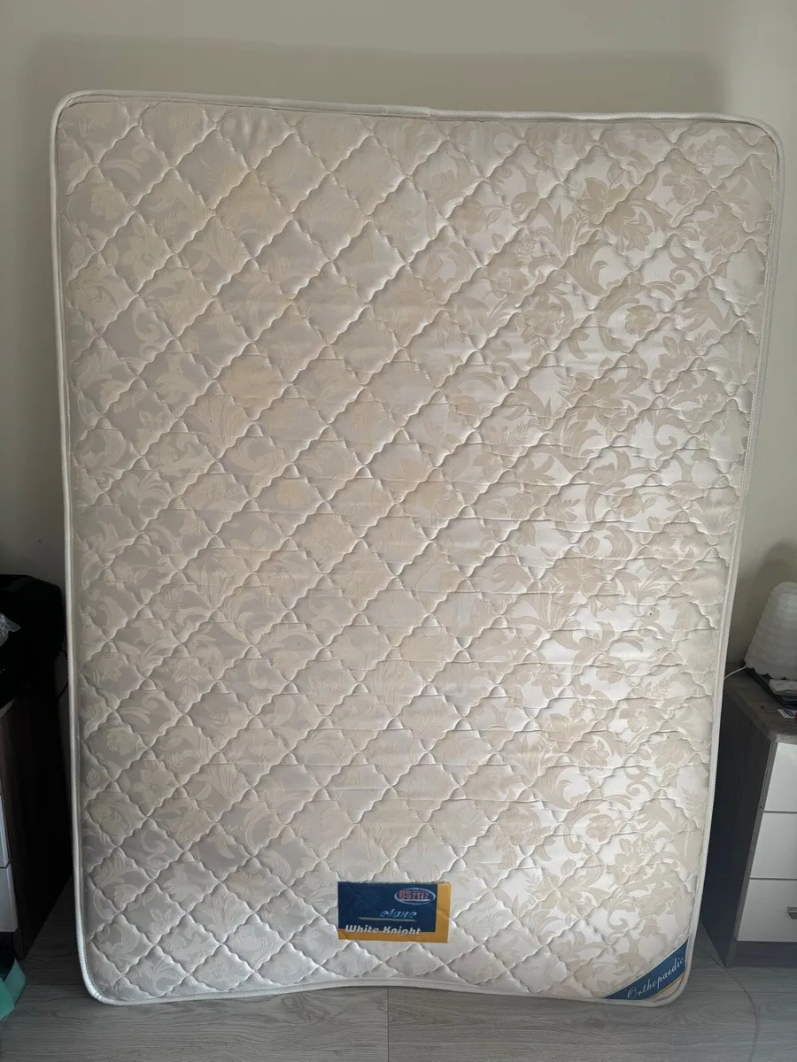 Double bed mattress - Image 1
