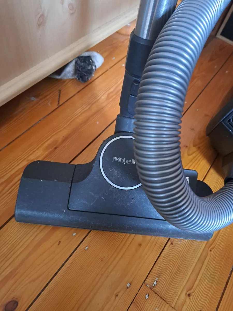 Miele Bagless Hoover - Image 3