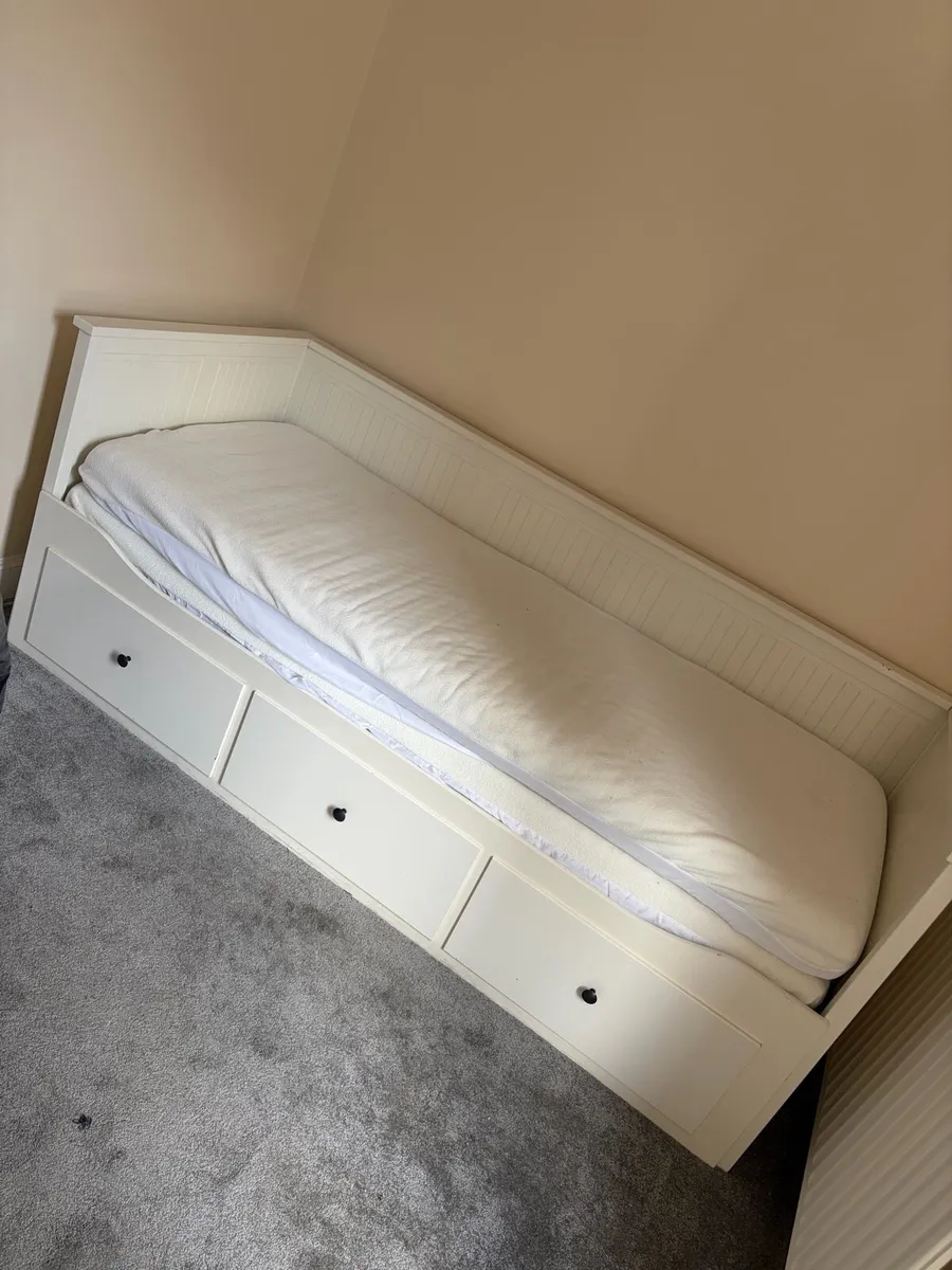 Day bed - Image 1