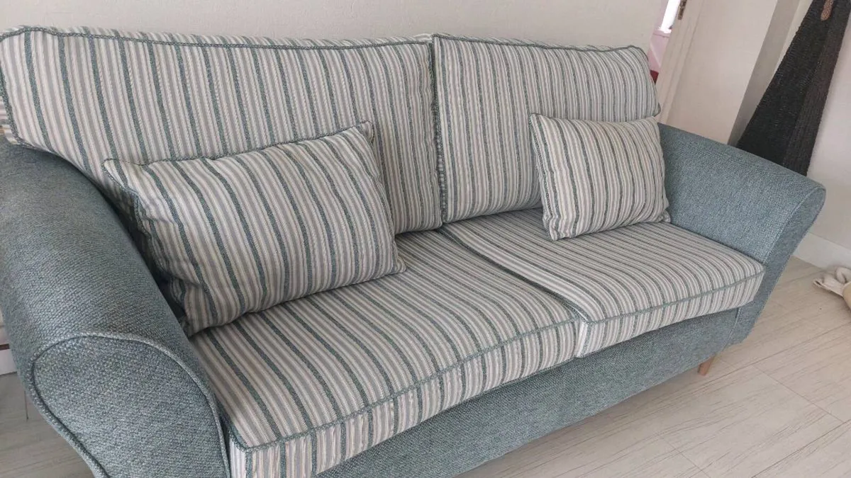 Suite of furniture - Image 2