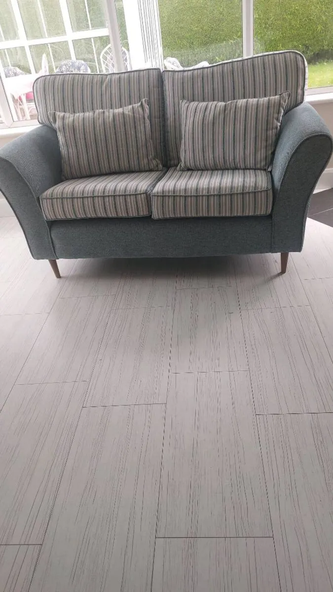 Suite of furniture - Image 1