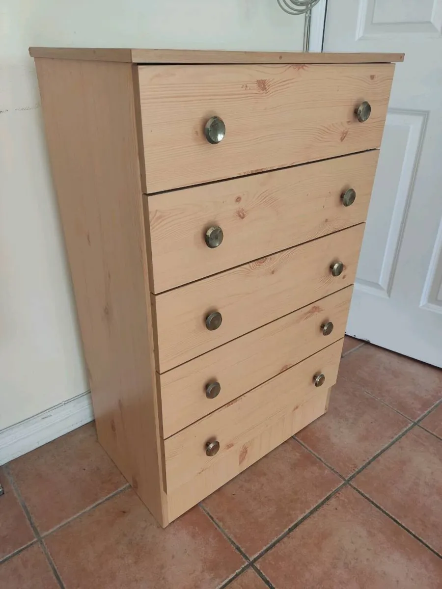 Chest of drawers in Pine - Image 1