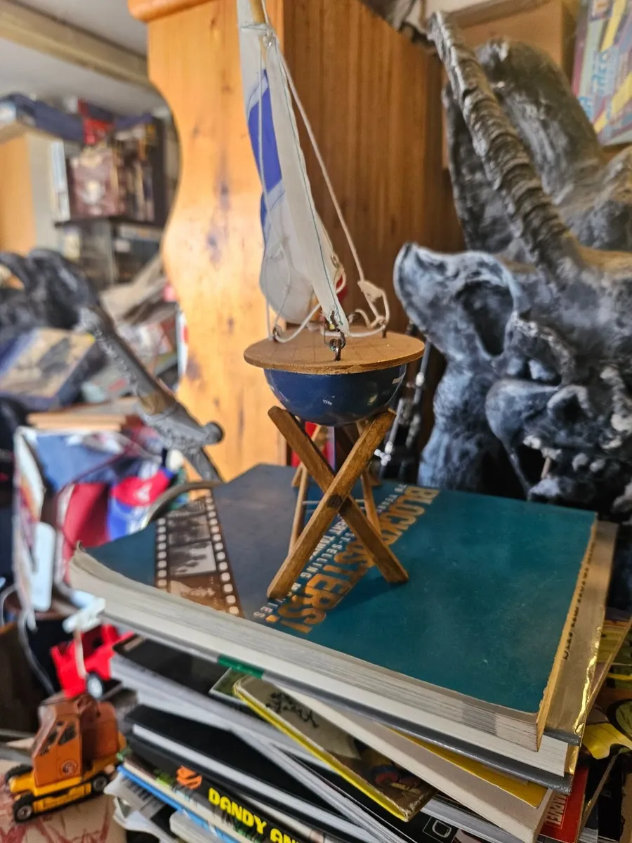 Pond Yacht - Image 1