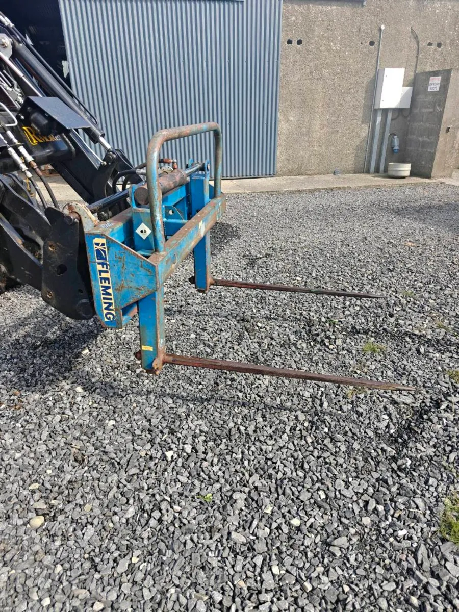 Fleming bale stacker - Image 1