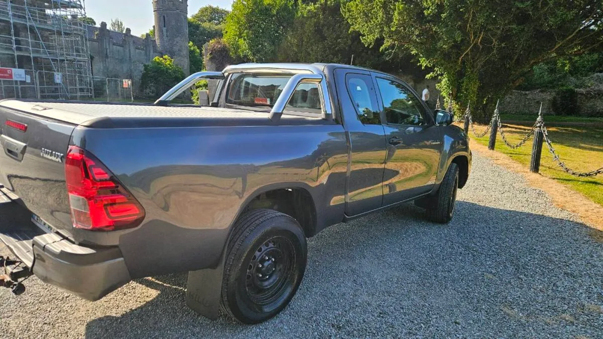 Toyota Hilux - Image 2