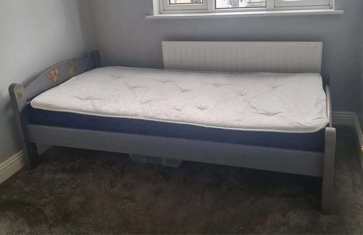 single bed - Image 1