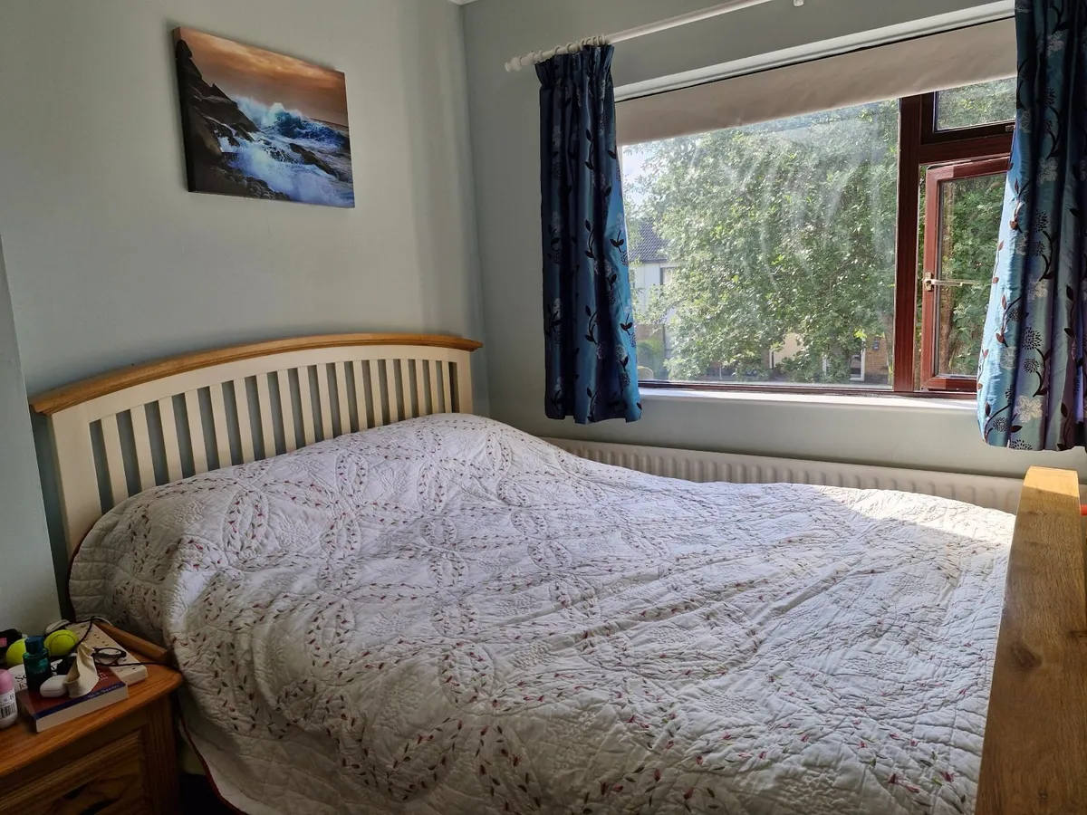King wood bedframe - Image 2