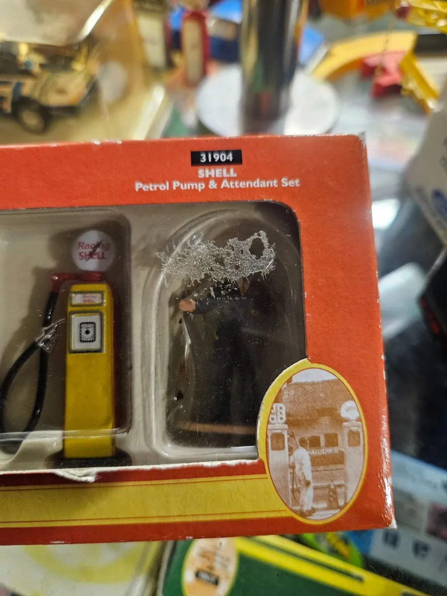 Corgi Petrol Pumps Set - Image 3