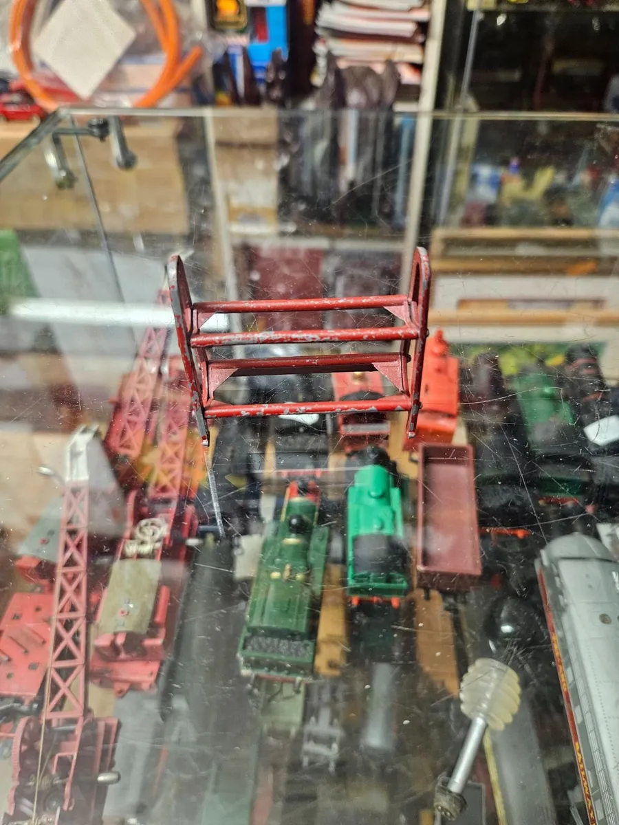 Dinky Garage Tyre Rack - Image 1