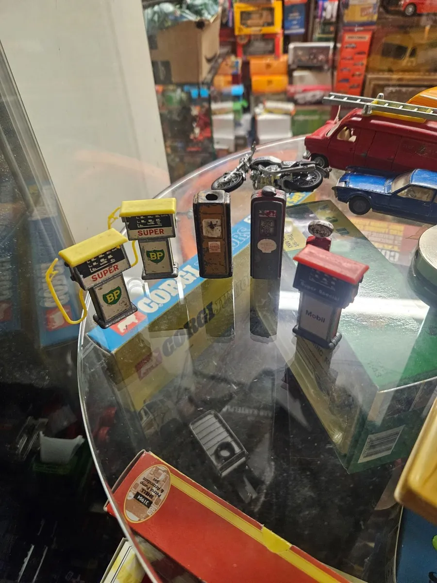Dinky Corgi Matchbox Petrol Pumps - Image 1