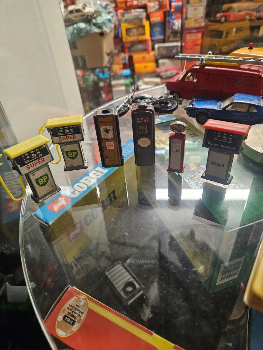 Dinky Corgi Matchbox Petrol Pumps - Image 2