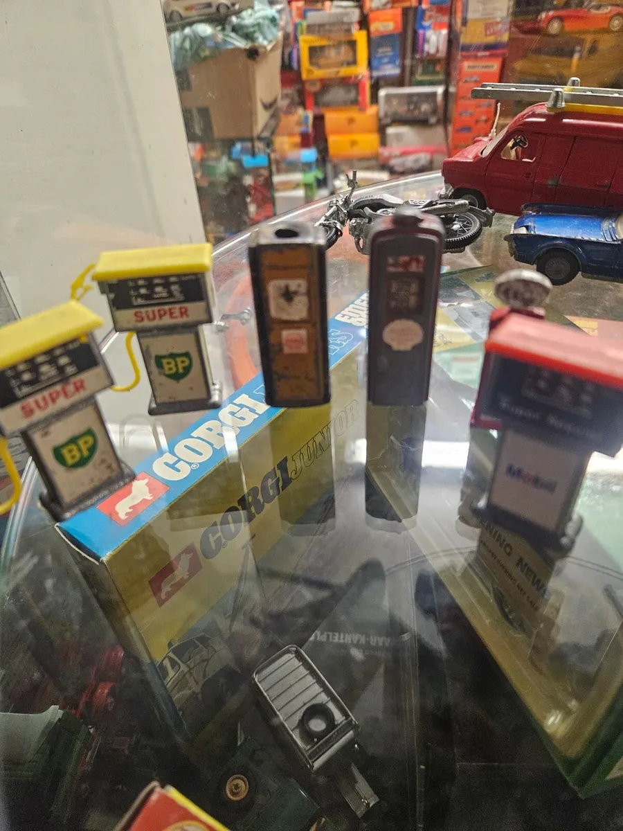 Dinky Corgi Matchbox Petrol Pumps - Image 4