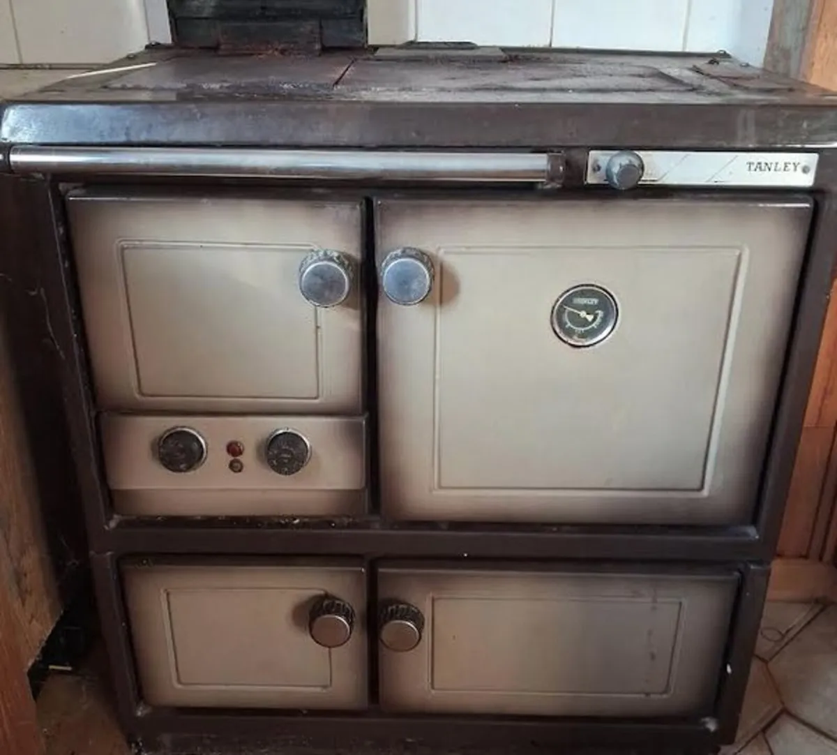 Stanley Stove - Image 1