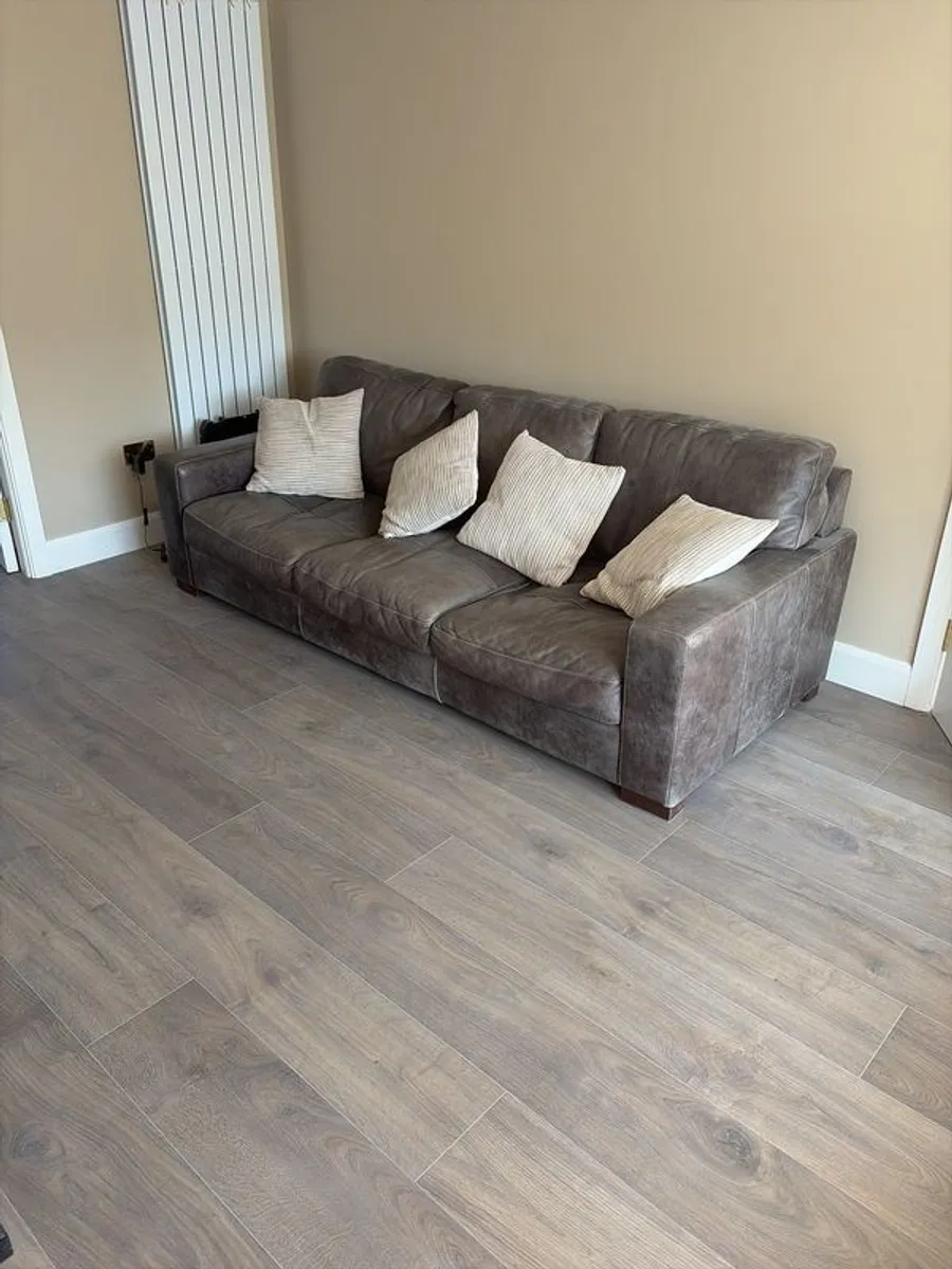 suite of furniture - Image 1