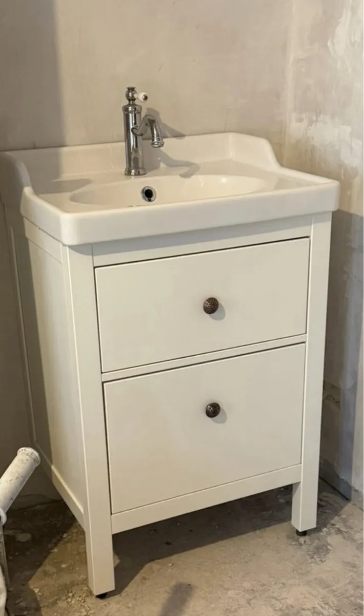 Vanity unit with basin and tap - Image 3