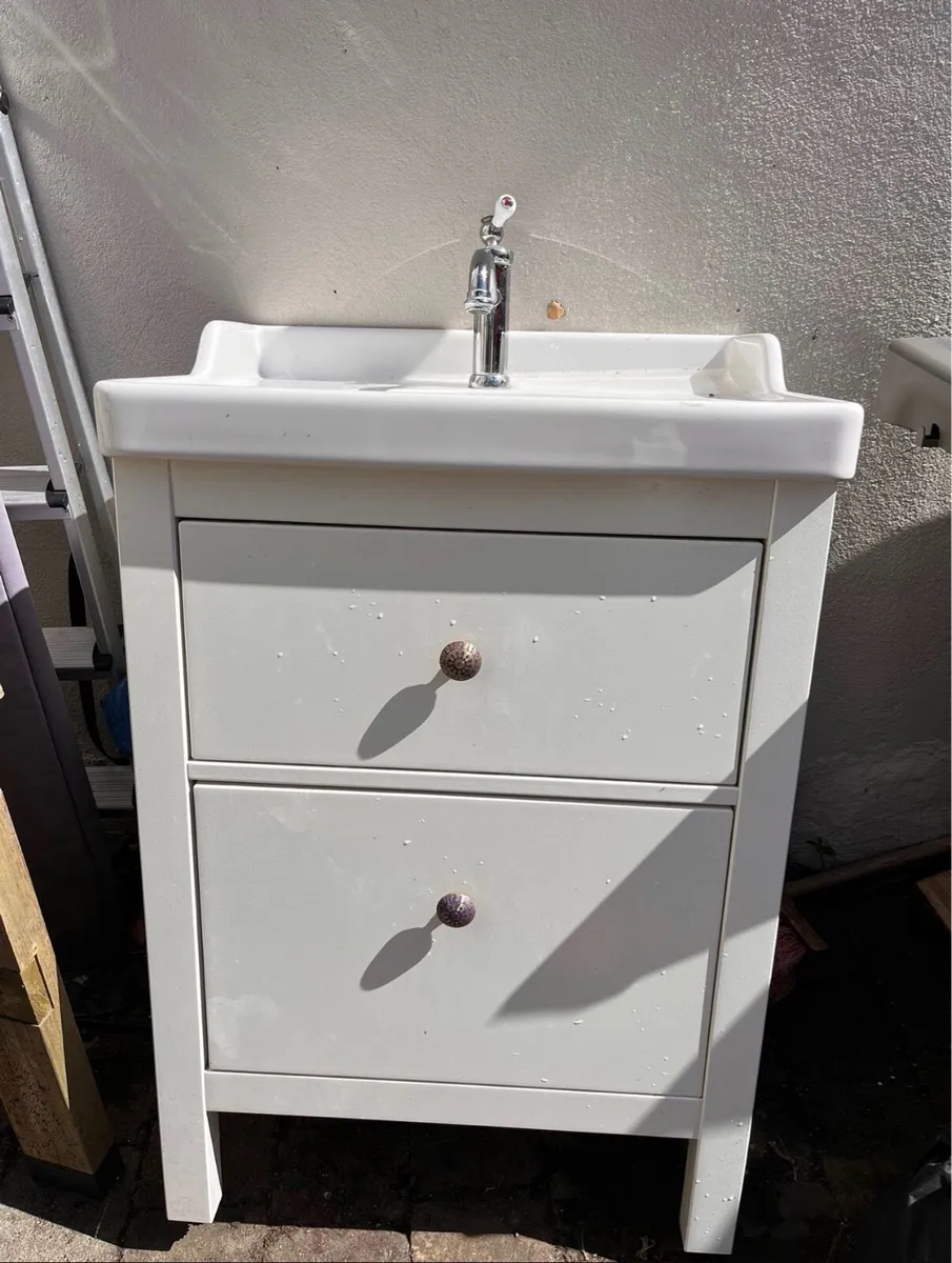 Vanity unit with basin and tap - Image 2