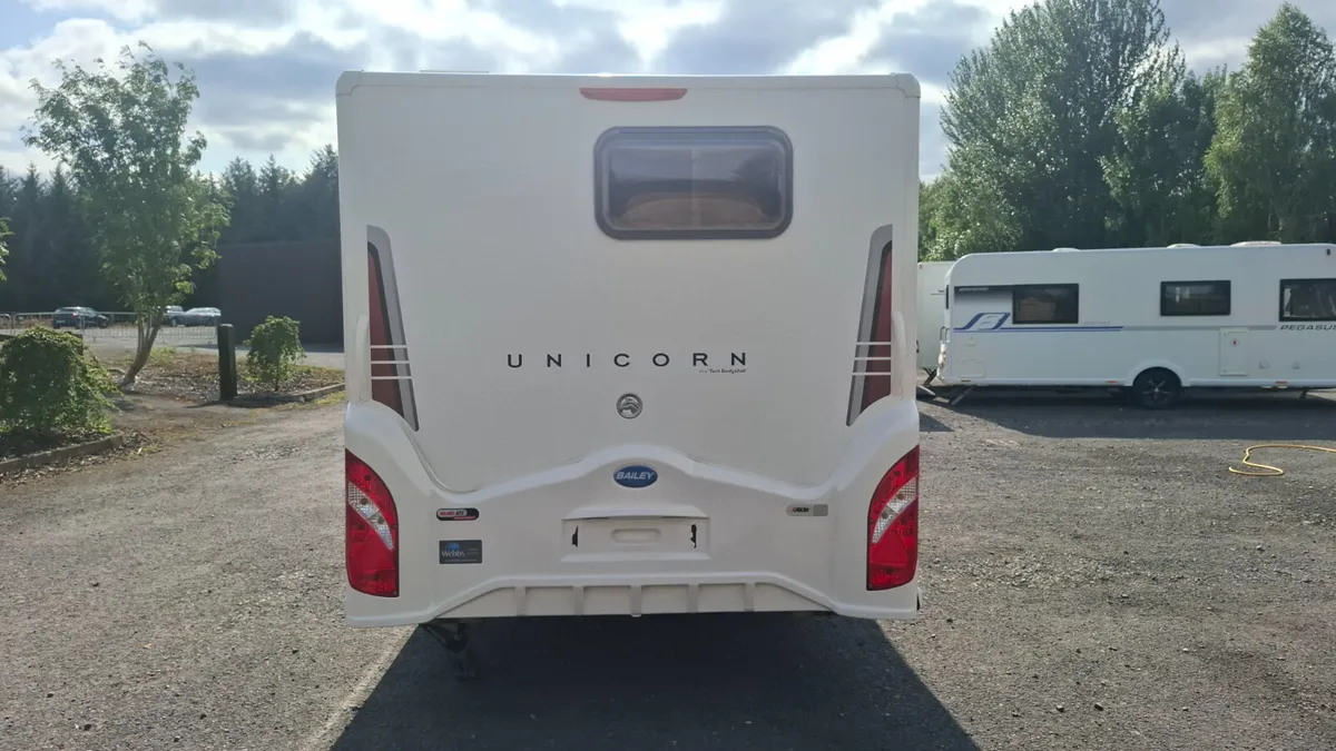 Bailey Unicorn Vigo fixed island  bed caravan - Image 4