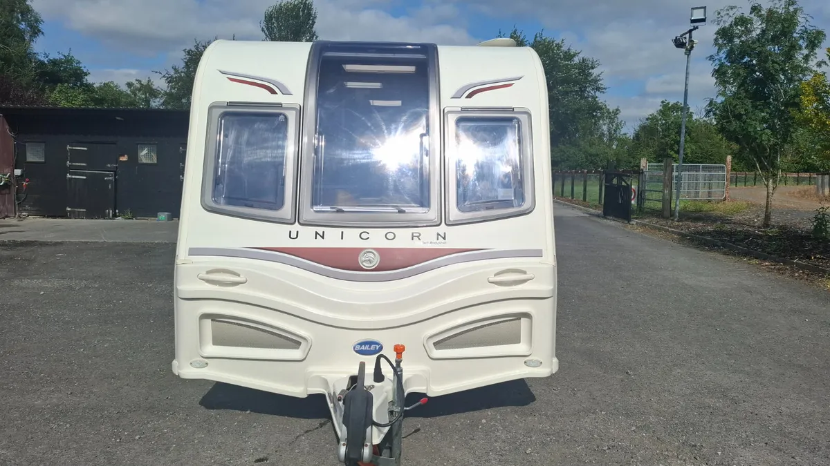 Bailey Unicorn Vigo fixed island  bed caravan - Image 2