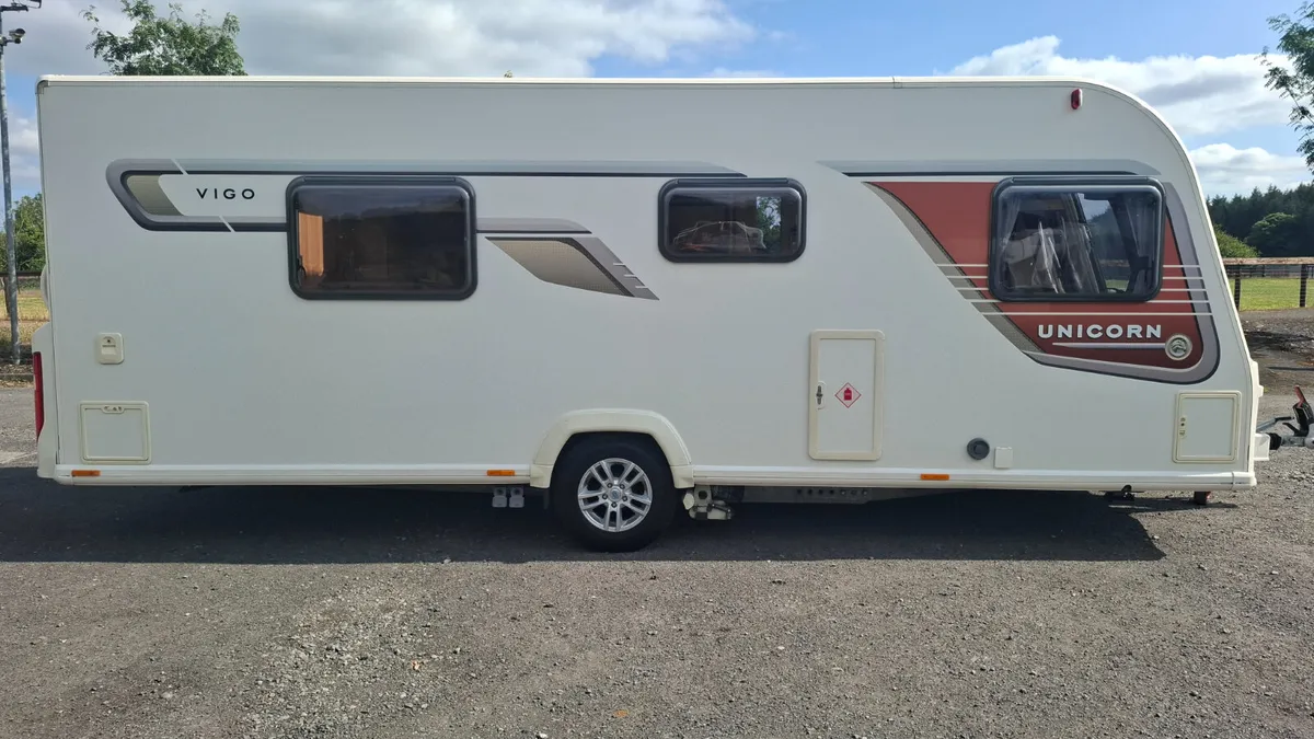 Bailey Unicorn Vigo fixed island  bed caravan - Image 3