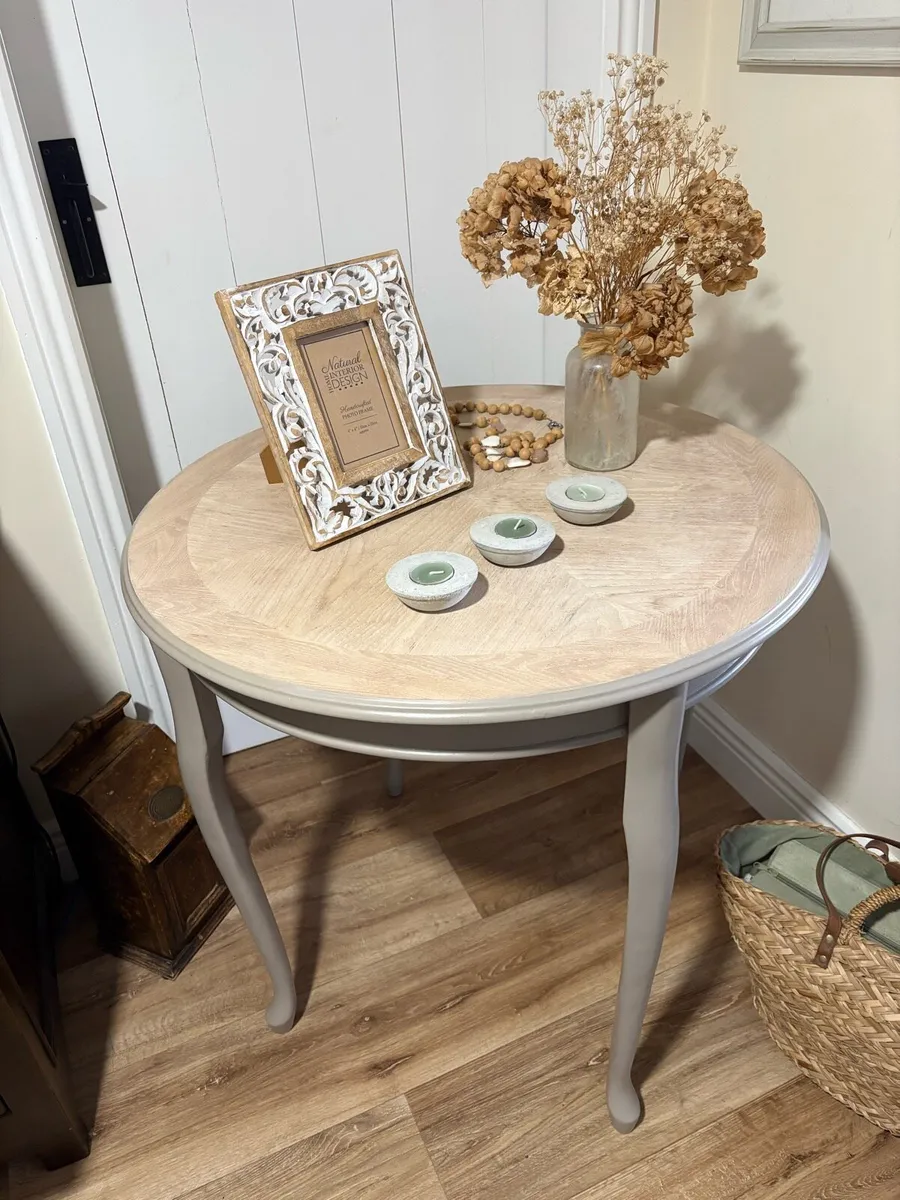 Table/Side Table - Image 1