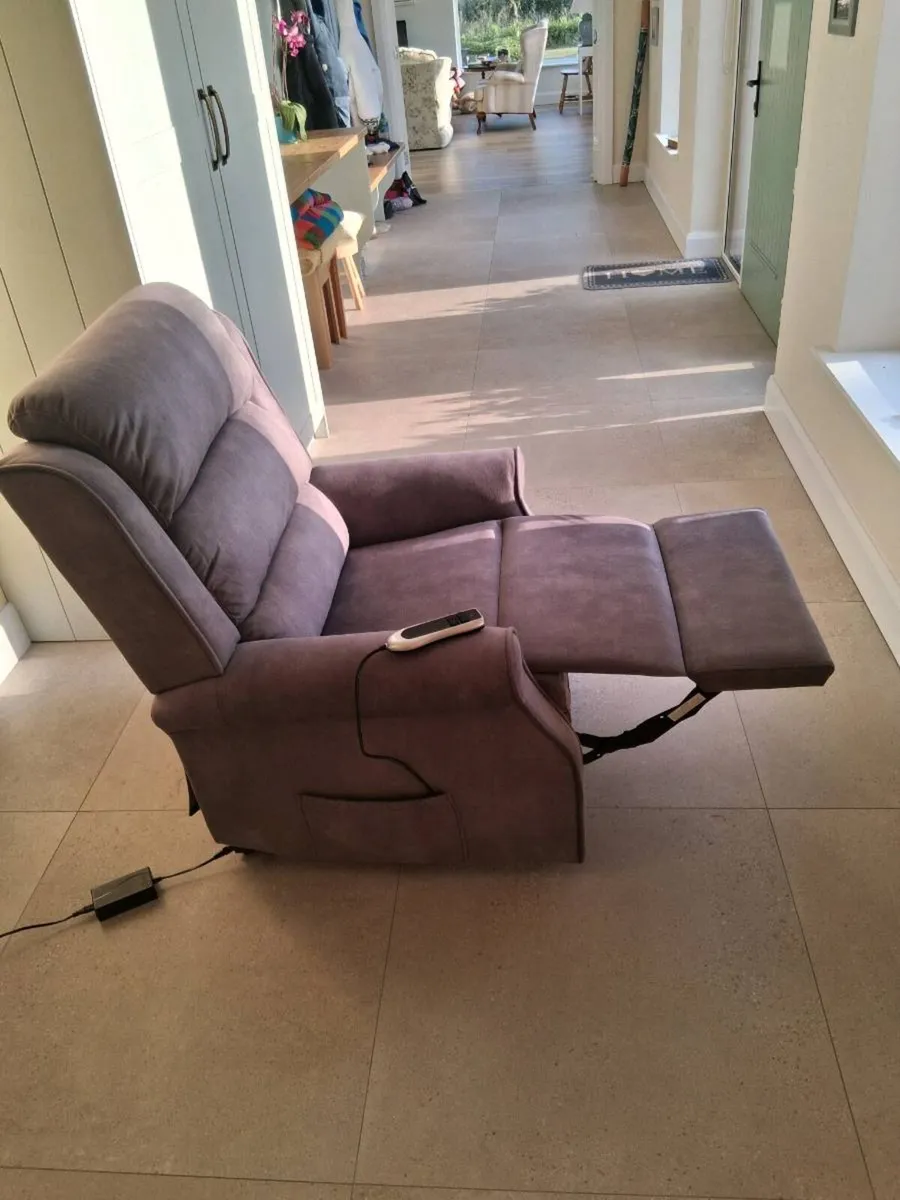 Recliner/Riser - Image 2