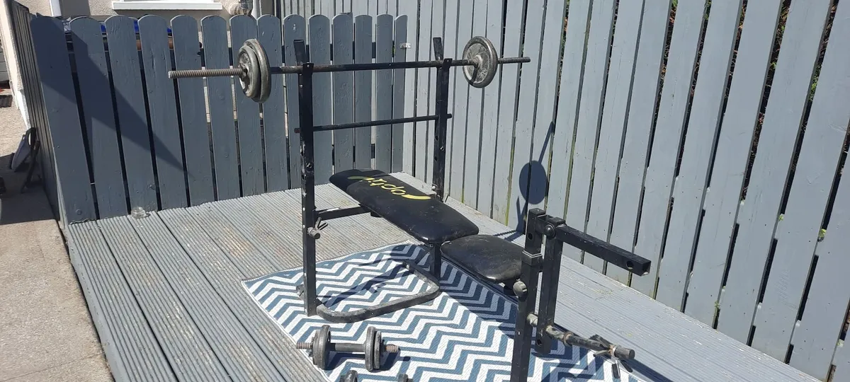 Benchpress and weights. - Image 1