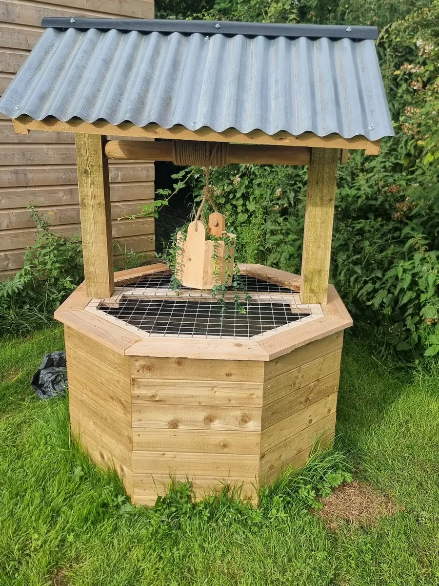 Handbuilt wooden wishing well - Image 1