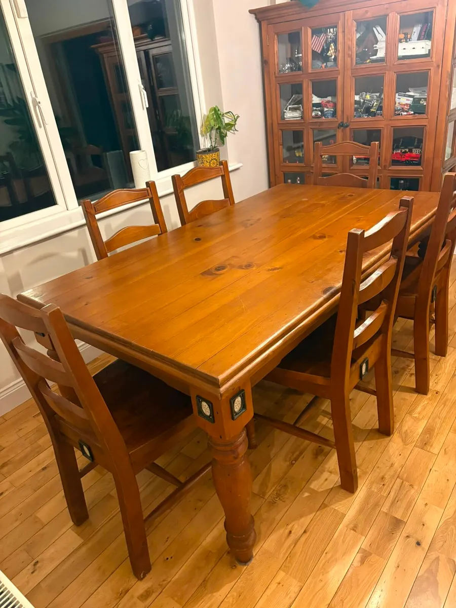Dining room table and chairs - Image 1