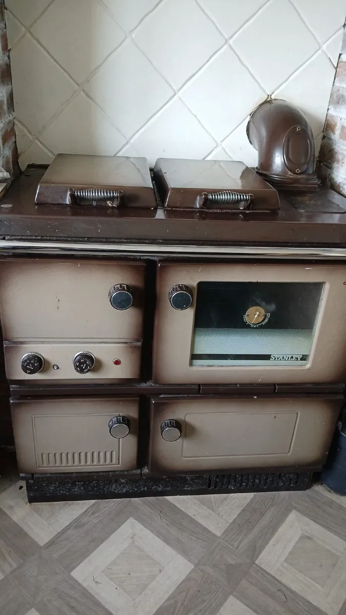 Oil burning range - Image 1