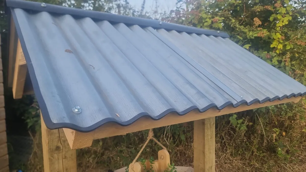 Handbuilt wooden wishing well - Image 2