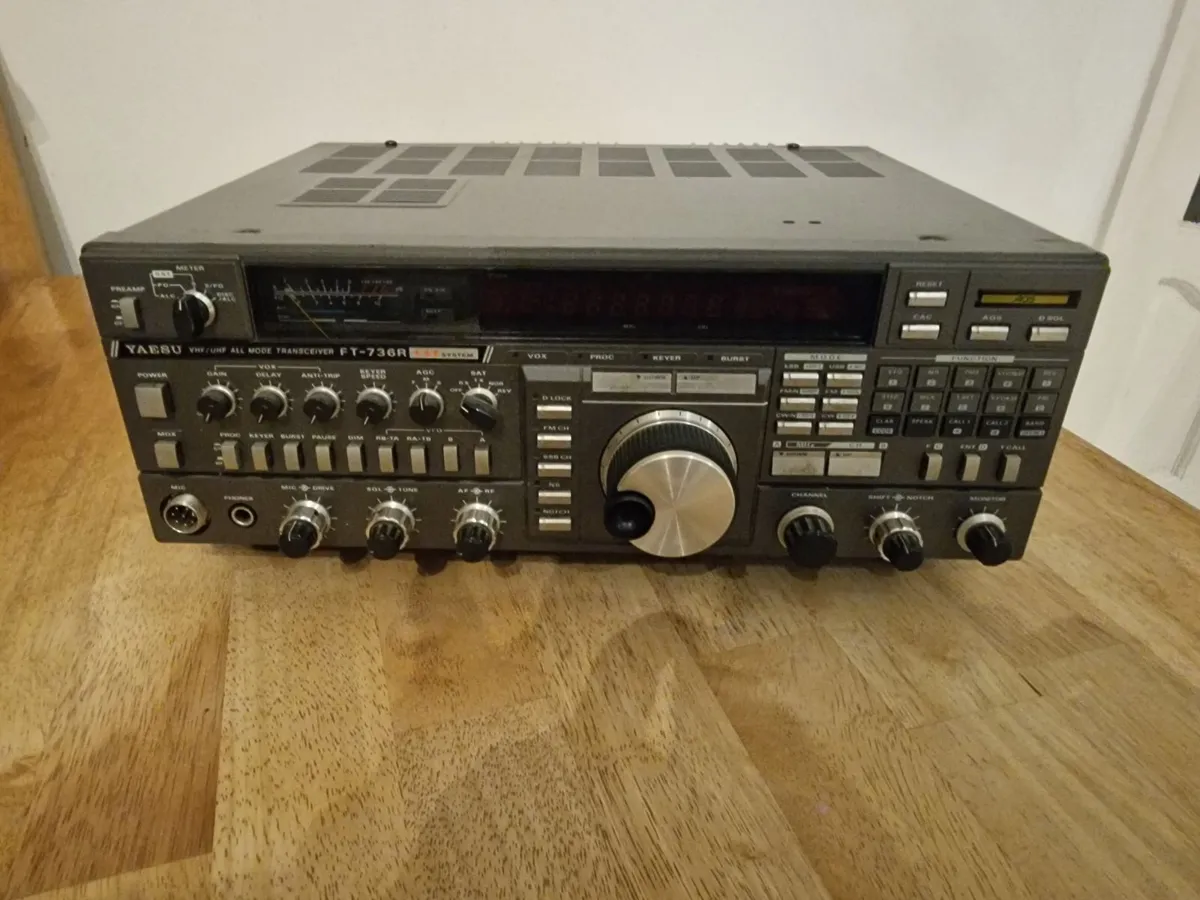 Yaesu  FT736R UHF/VHF All mode radio transceiver. - Image 1