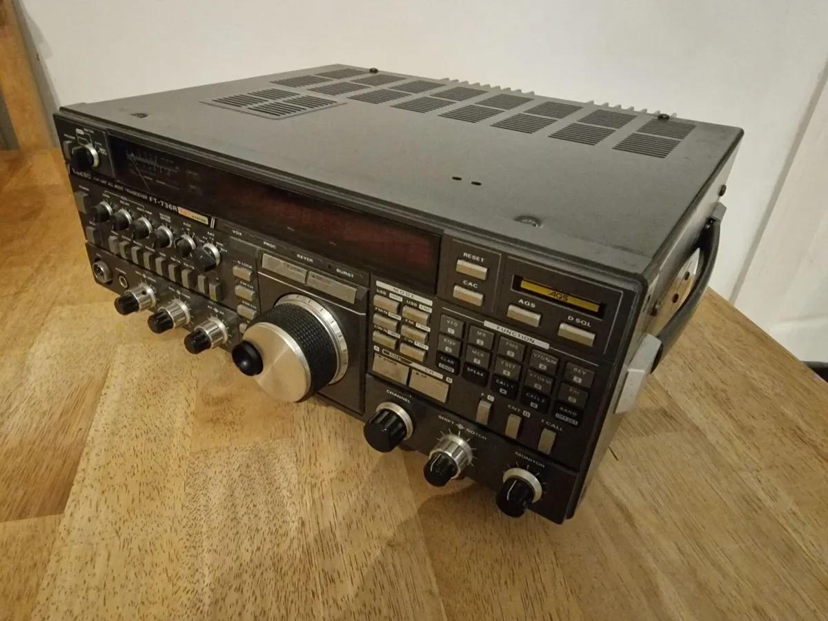 Yaesu  FT736R UHF/VHF All mode radio transceiver. - Image 2