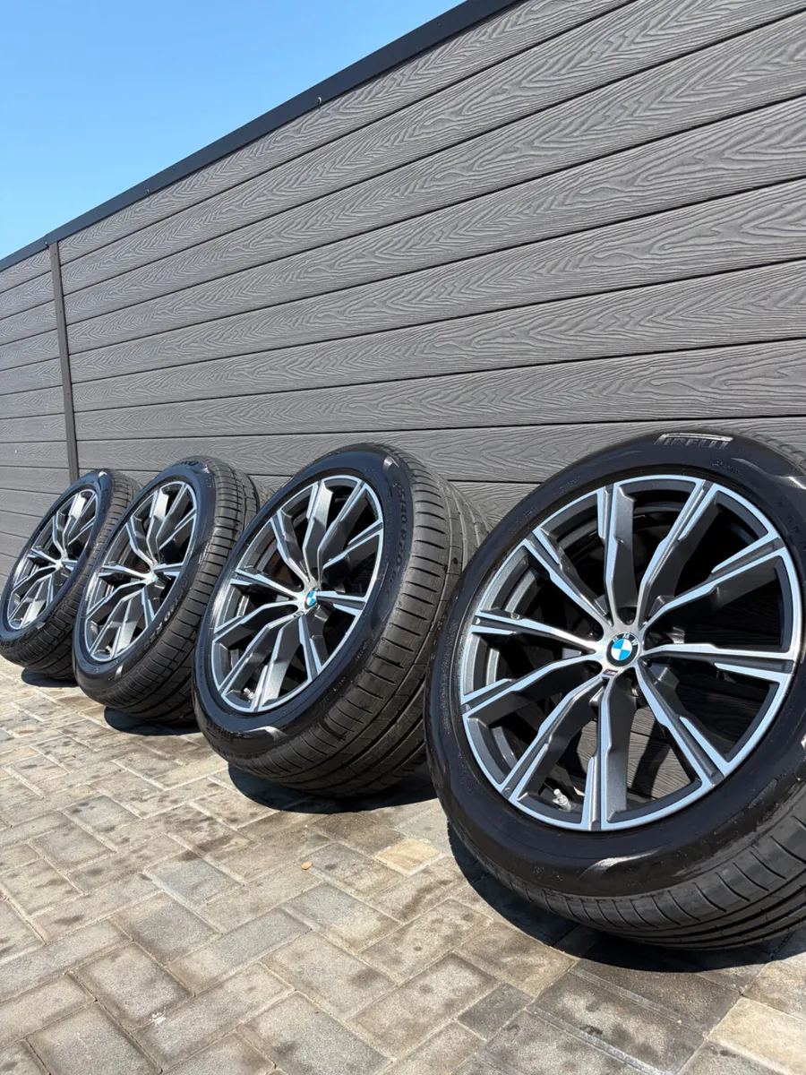20” GENUINE BMW X5 GO5 ALLOY WHEELS & TYRES - Image 1